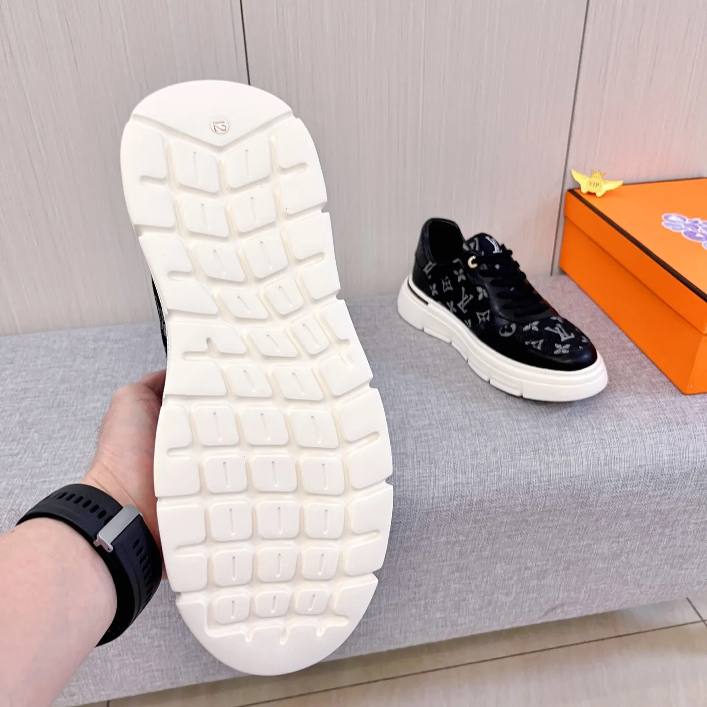 Men's shoes 💰 420 men's shoes 💰 [LV] 🔥 Louis Vuitton high-end men's shoes brand official website 1:1 latest masterpiece: uppers are made of Italian imported first-layer cowhide with comfortable and breathable lining ➕ original non-slip and wear-resistant outsole 🔥, making walking more convenient and comfortable! An exclusive new model, a stunning work, a beautiful 1:1 replica [color] compared to the official quality! Create a fashionable personality to set off your uniqueness! A must-have for trendy men! Classic 🔥Size: 38-44 Color: 🔥 2⃣️colors available🔥.